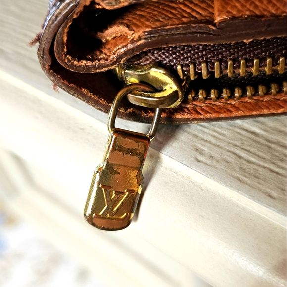 Authentic Louis Vuitton Monogram Canvas Wallet - Picture 4 of 11